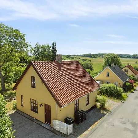 Old Local House From 1904 With Natural Garden * Tranekær