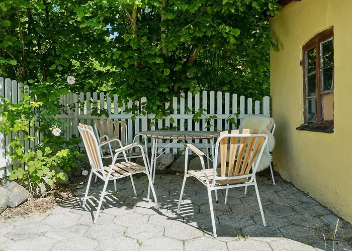 Old Local House From 1904 With Natural Garden Tranekær