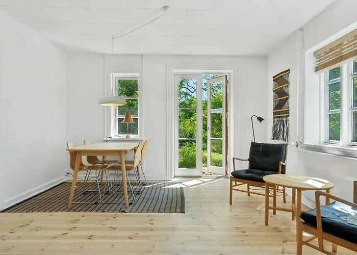 Old Local House From 1904 With Natural Garden * Tranekær